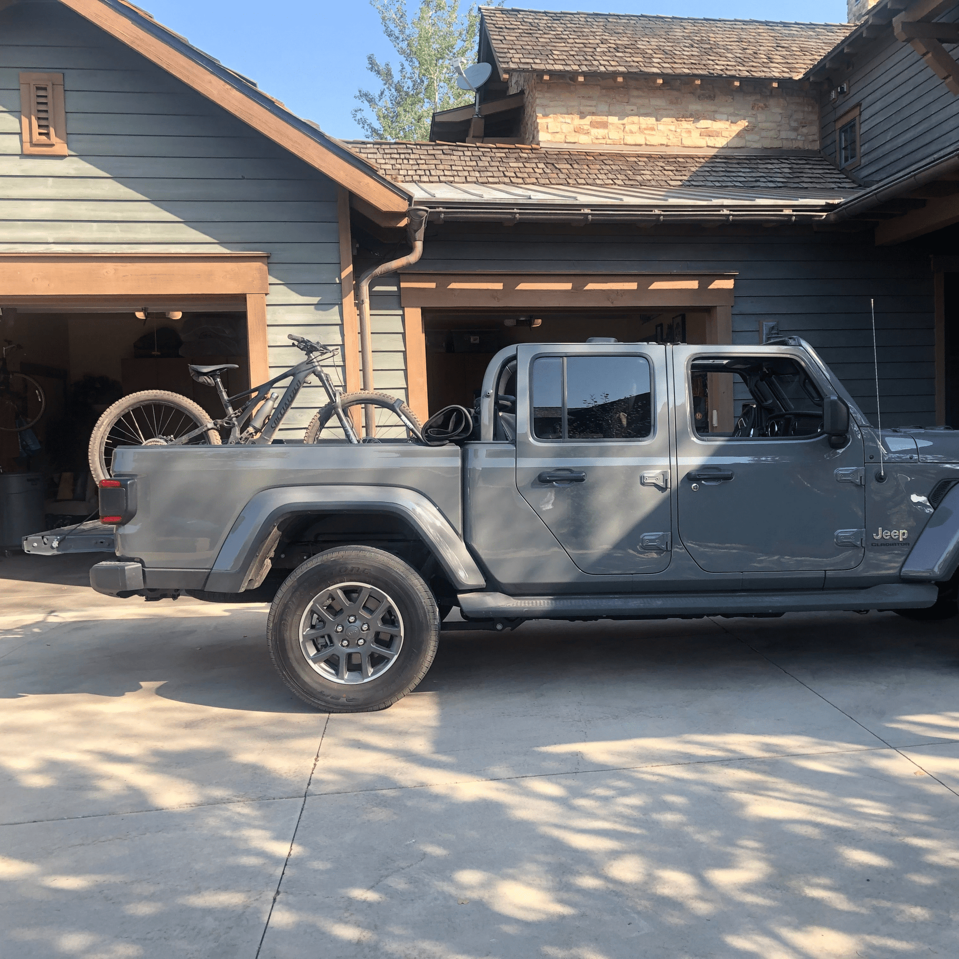 Bike in the bed of a truck using the QR3 bike rack for Jeep Gladiator.