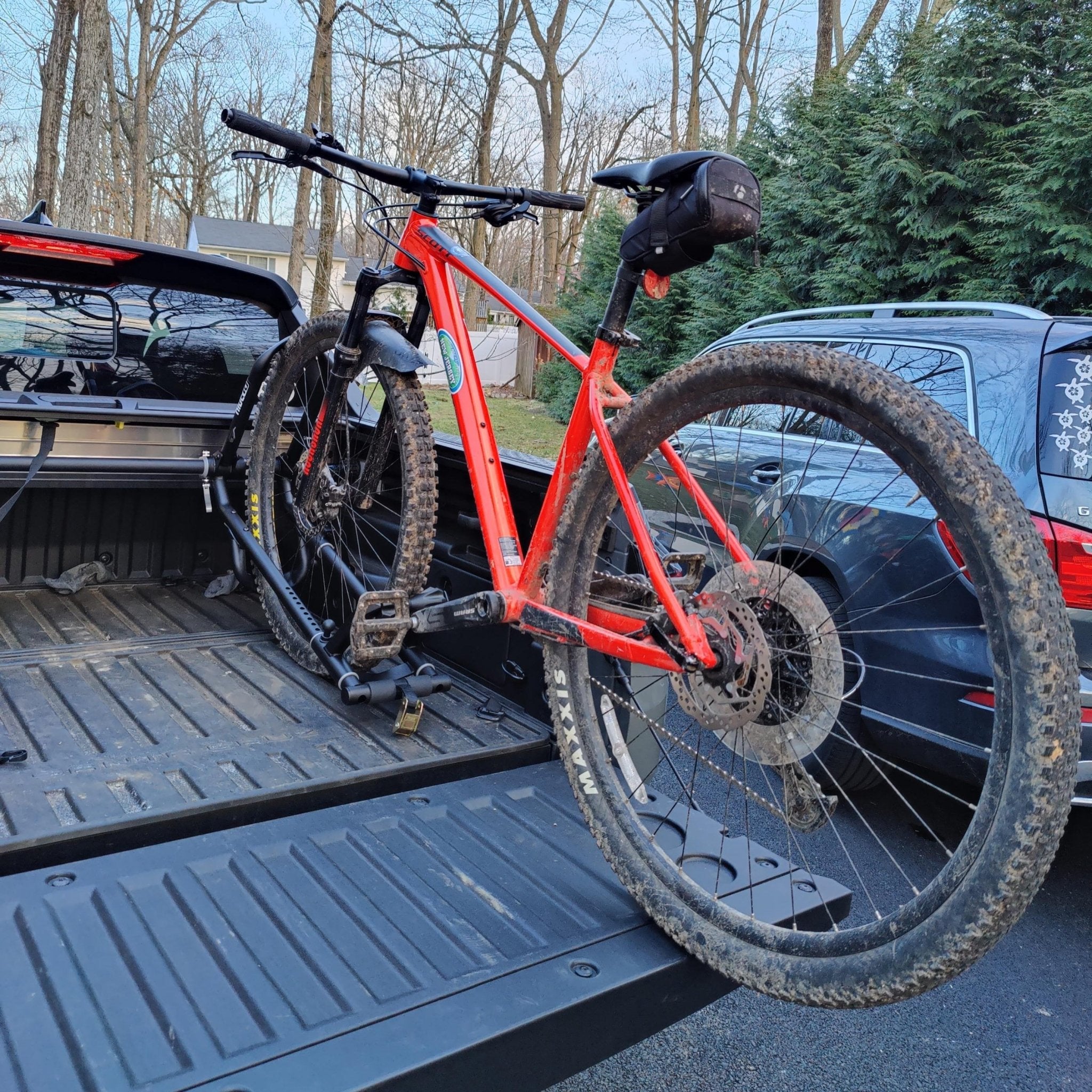 One bicycle mounted to the bed using a QR3 bike rack for Hyundai Santa Cruz.